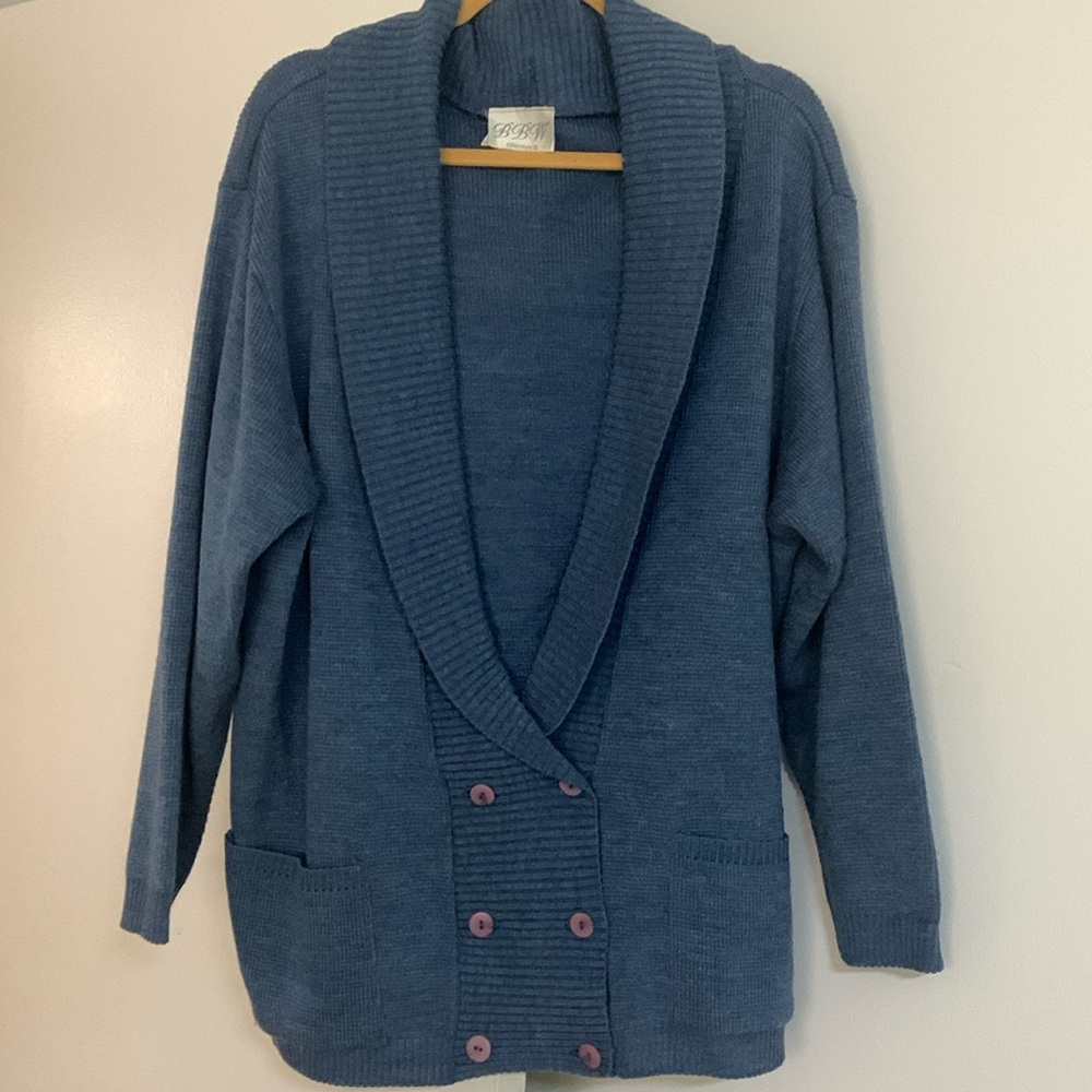 Dark blue sweater with 6 buttons
